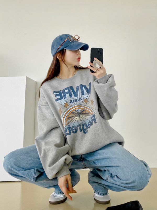 韓┃N9〃三色加絨VIVRE字母T┃F 韓系大學T, 女生加絨上衣, 法文字母衛衣, VIVRE SANS REGRETS, 寬鬆圓領T, 大陸製女裝, 韓系穿搭, 厚棉上衣, 女裝長袖T, 灰色大學T, 粉紫衛衣, 黑色上衣, 韓風上衣, 保暖衛衣, 秋冬上衣**