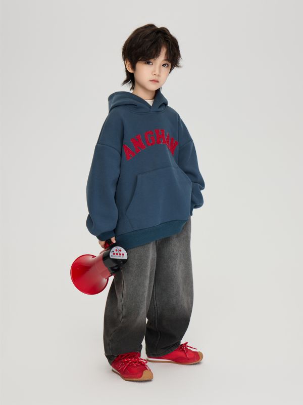 05110312┃TFYU秋冬〃貼布繡加絨連帽T┃100-170 - 兒童連帽T
- 美式童裝
- 秋冬童裝推薦
- 顆粒絨大學T
- 100–170 尺寸童裝
- 男童女童帽T
- 保暖不扎膚
- 街頭風童裝
- ANG字母印花
- 內刷毛上衣