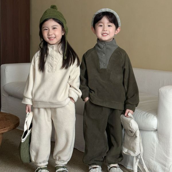 05111501┃兄妹家秋冬〃250676兩色搖粒絨立領半鈕扣套裝┃80-150 兒童搖粒絨套裝

雙面搖粒絨

兒童立領上衣

加厚童裝套裝

男童保暖套裝

女童冬季套裝

上衣褲子兩件組

80-150童裝

冬季保暖童裝

搖粒絨長袖套裝