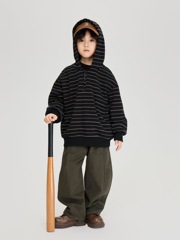 05110316┃TFYU秋冬〃條紋加絨連帽T┃100-170 - 兒童帽T套裝
- 條紋刷毛上衣
- 極寬版垂墜褲
- 秋冬童裝推薦
- 100–170 尺寸童裝
- 男童女童街頭風
- 保暖不扎膚
- 顆粒絨內裡
- 中性童裝穿搭
- 韓系童裝套裝