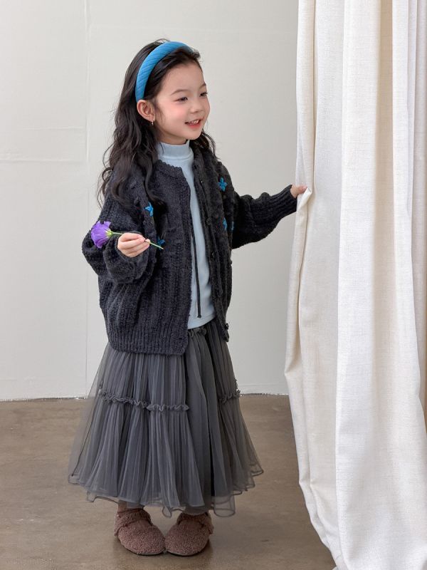 05111610｜小艾家秋冬〃H169灰色立體花針織外套｜90-160 兒童毛衣、兒童開衫、手工小花毛衣、女童外套、針織開衫、秋冬外搭、保暖毛衣、女童毛衣、百搭外套、韓版童裝、90cm–160cm、女童針織外套