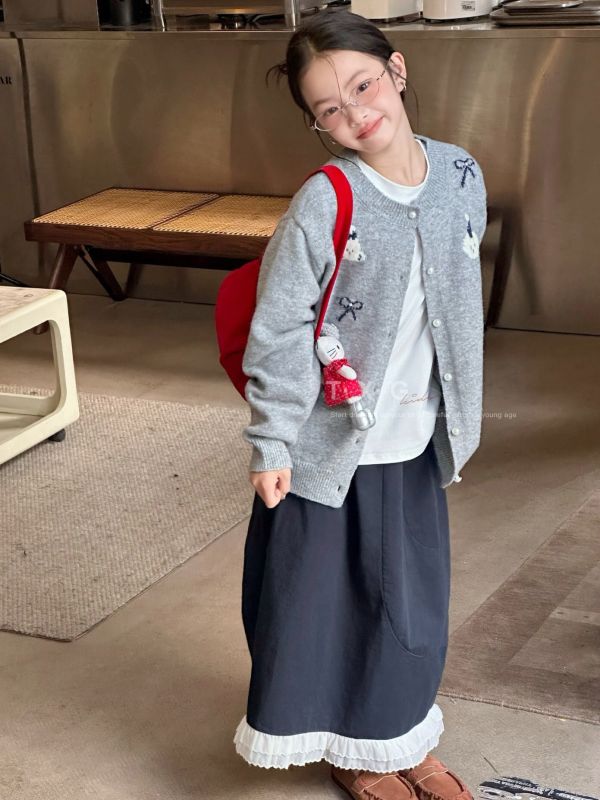 05121107｜TXG家秋冬〃2532灰色刺繡針織外套｜110-170 女童針織外套
女童開衫
女童毛衣外套
韓系童裝
小香風童裝
刺繡針織
女童春秋外套
灰色針織開衫
110–170cm
文青童裝