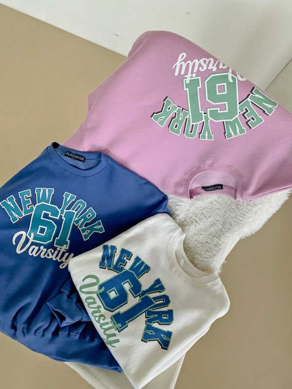 韓┃N9〃三色加絨數字61大學T┃F 韓國風大學T, 女生加絨上衣, NEW YORK衛衣, 字母印花上衣, 寬鬆圓領T, 韓系穿搭, 加厚衛衣, 女裝秋冬上衣, 奶白衛衣, 粉紫衛衣, 寶藍上衣, 韓系學院風, 大陸製女裝, 保暖長袖T, 女生寬鬆上衣
