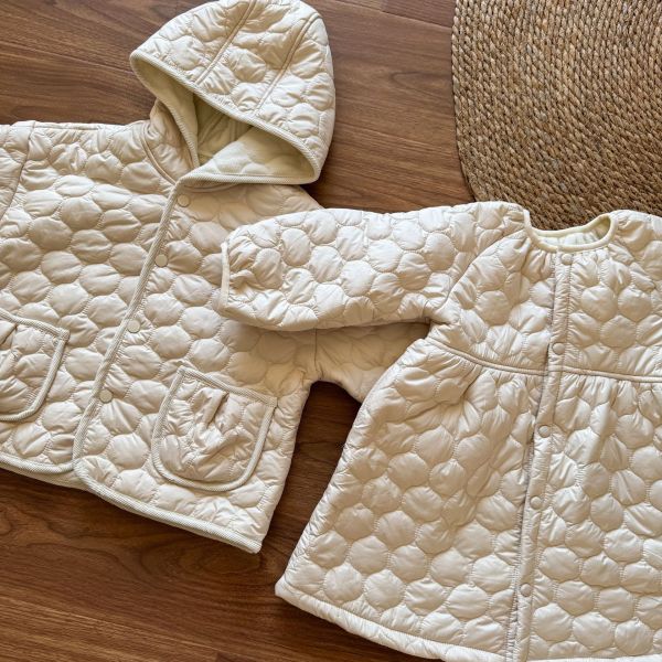 05111409┃兄妹家秋冬〃250635加絨夾棉外套┃80-150 兒童棉花糖外套

兒童絎縫外套

冬季童外套

奶油色童裝

兒童蓬蓬洋裝

女童蓬裙洋裝

男童外套

姐弟裝

兄妹裝

80-150童裝

兒童保暖外套

寶寶外套

壓紋外套童裝