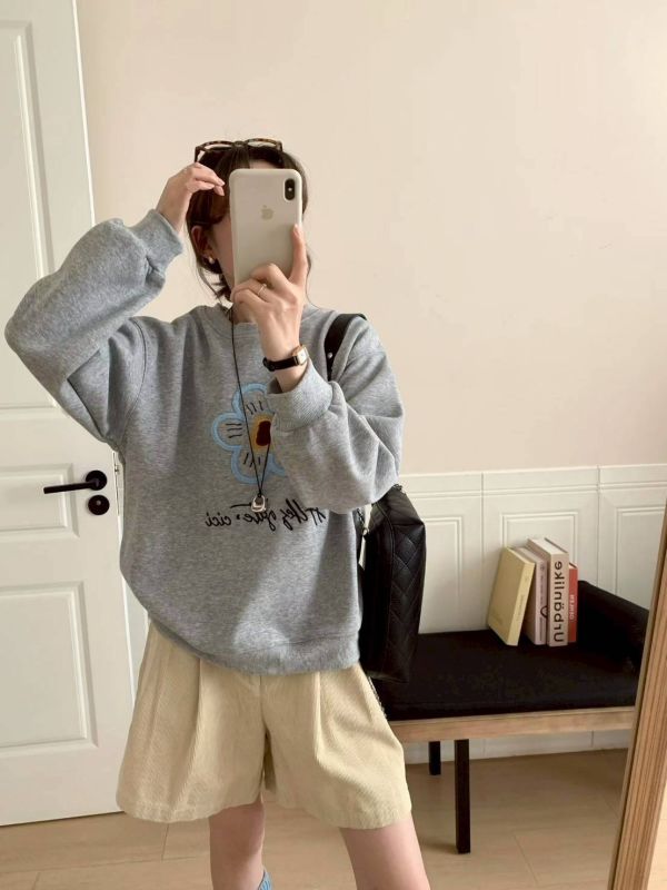 05121001｜秋冬〃電繡花朵加絨大學T｜F 韓系衛衣, 刺繡衛衣, 小花刺繡, 大學TEE, 刷毛衛衣, 寬版上衣, 顯瘦穿搭, 冬季保暖上衣, 女生衛衣, 休閒百搭, 韓風上衣, 加厚衛衣, 內刷毛, 落肩版型, 日系學院風