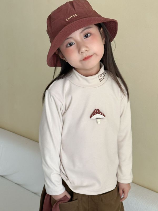 05111606┃兄妹家秋冬〃250649兩色德絨半高領公仔內搭衫┃80-150 兒童高領上衣、兒童內搭、薄刷毛上衣、刺繡上衣、蘑菇上衣、小狗刺繡、兒童長袖、幼童上衣、秋冬內搭、親膚棉T、男女童上衣、兒童保暖上衣