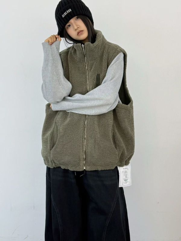 05111101┃秋冬〃三色兩面穿羊羔毛背心┃F 韓國風背心, 大陸製女裝, 羔羊毛背心, 拼接背心, 女生厚背心, 工裝風外套, 韓系無袖外搭, 保暖背心, 軍綠背心, 咖啡背心, 女裝冬季背心, 韓系穿搭, 立領外套, 厚實羊羔毛背心**