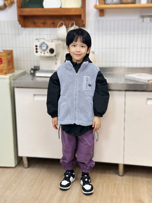 05112301｜EC秋冬〃4109四色奧粒絨背心｜110-160/S-M 兒童背心

羊羔絨背心

保暖背心

兒童馬甲

冬季背心

立領背心

加厚刷毛背心

童裝背心 110–160

親子背心

男童背心

女童背心

羊羔絨外套

冬天保暖單品

兒童保暖衣