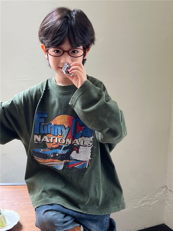 05110201┃SN〃8337兩色賽車印花T┃100-160 兒童衛衣, 復古印花上衣, 美式賽車風, 破壞風衛衣, 寬版落肩, 秋冬上衣, 男童女童休閒穿搭, 圓領長袖, 100～160童裝, 街頭風童裝