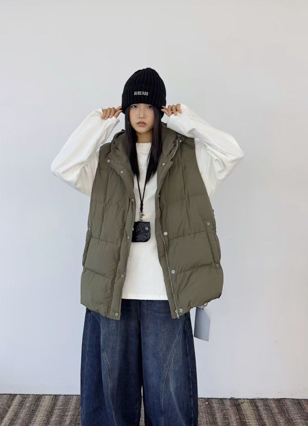05111102┃秋冬〃三色中長版連帽羽絨外套┃F 韓系羽絨背心, 大陸製女裝, 厚背心, 連帽背心, 保暖外套, 韓系穿搭, 無袖外搭, 女裝羽絨背心, 軍綠背心, 奶白背心, 黑色羽絨背心, 冬季女裝, 寬鬆版背心, 韓國風外套, 立領背心**