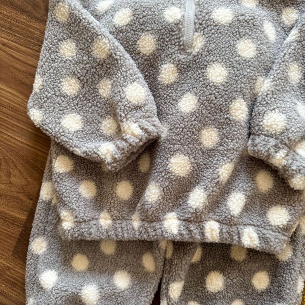 05111607┃兄妹家秋冬〃250630兩色波點毛毛套裝┃80-150 兒童套裝、羊羔絨套裝、加絨套裝、點點套裝、兒童保暖套裝、冬季童裝、男女童套裝、兒童居家套裝、柔軟套裝、厚絨套裝、幼童保暖、90–150套裝、兒童冬季衣服