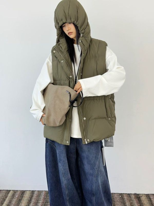 05111102┃秋冬〃三色中長版連帽羽絨外套┃F 韓系羽絨背心, 大陸製女裝, 厚背心, 連帽背心, 保暖外套, 韓系穿搭, 無袖外搭, 女裝羽絨背心, 軍綠背心, 奶白背心, 黑色羽絨背心, 冬季女裝, 寬鬆版背心, 韓國風外套, 立領背心**