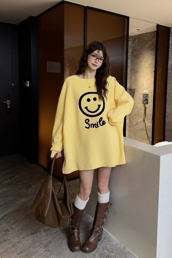 05112205｜秋冬〃1120笑臉毛巾繡長版大學T｜F 微笑上衣, 毛巾刺繡上衣, 長版上衣, 衛衣洋裝, 寬鬆上衣, 可愛女裝, 五色上衣, 秋冬上衣, 笑臉上衣, 休閒上衣, 棉質長版