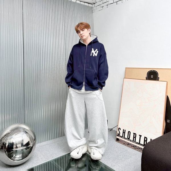 05110304┃秋冬〃1774解構線條落地彎刀棉長褲┃M-L - 成人寬褲
- 韓系街頭穿搭
- 中性褲款推薦
- 灰色運動褲
- 黑色寬褲
- 垂墜感褲子
- M-L 尺寸褲子
- 秋冬褲款推薦
- 寬版褲穿搭
- 舒適休閒褲