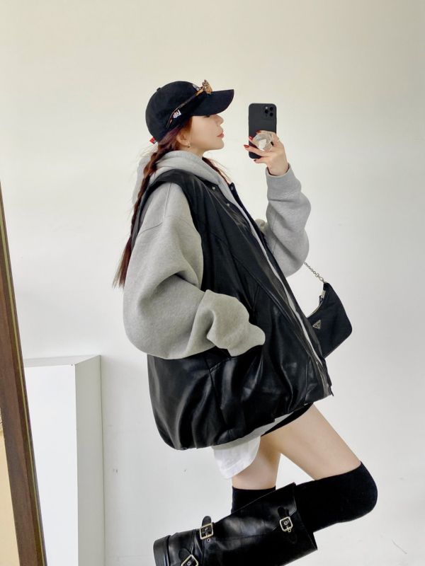 韓┃N9〃皮質夾棉背心┃F 皮革背心, 女生無袖外套, 韓系穿搭, 厚實保暖背心, 寬鬆版外套, 皮革拼接上衣, 黑色羽絨背心, 韓系街頭風, 冬季保暖單品, 女裝背心, 外搭皮革背心, 皮革立領背心