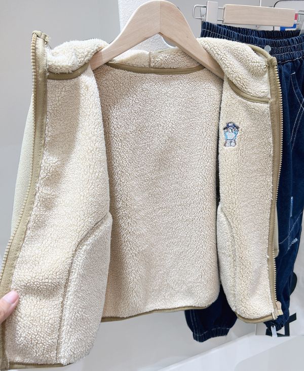 05111901｜KACA家冬〃70301三色小熊刺繡加絨連帽外套｜100-150 加厚外套
羊羔絨外套
兒童外套
連帽外套
秋冬外套
保暖外套
男童外套
女童外套
刷毛外套
鋪棉外套
幼童外套
小朋友外套100-150