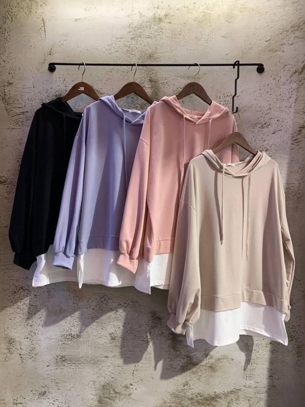 05111105┃秋〃1623四色假兩件連帽T┃F 韓系上衣, 假兩件連帽T, 女裝寬鬆上衣, 拼接襯衫下擺, 層次感上衣, 韓風帽T, 大陸製女裝, 長袖帽T, 春秋新款, 寬鬆版上衣, 韓系穿搭, 假兩件帽T, 粉色帽T, 杏色上衣, 韓系日常穿搭**