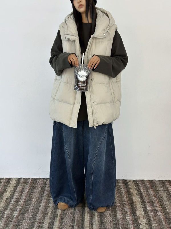 05111102┃秋冬〃三色中長版連帽羽絨外套┃F 韓系羽絨背心, 大陸製女裝, 厚背心, 連帽背心, 保暖外套, 韓系穿搭, 無袖外搭, 女裝羽絨背心, 軍綠背心, 奶白背心, 黑色羽絨背心, 冬季女裝, 寬鬆版背心, 韓國風外套, 立領背心**