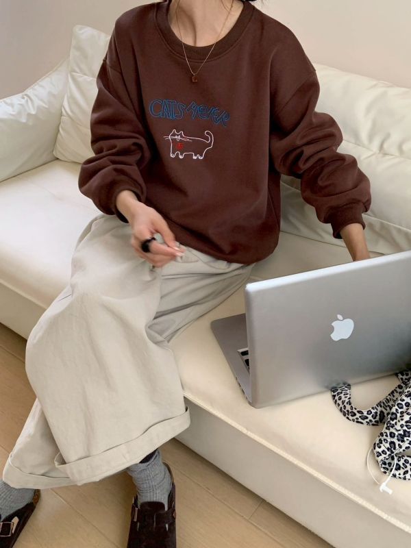 05120606｜秋冬〃9213暖心貓咪加絨大學T｜F 女裝衛衣, 刷毛上衣, 貓咪上衣, 毛巾繡衛衣, 可愛女裝, 療癒系穿搭, 寬鬆上衣女, 加絨上衣, 大人可愛風, 顯瘦衛衣, 韓系女裝, 秋冬上衣女, 百搭女裝, 大學T女, 女生可愛穿搭