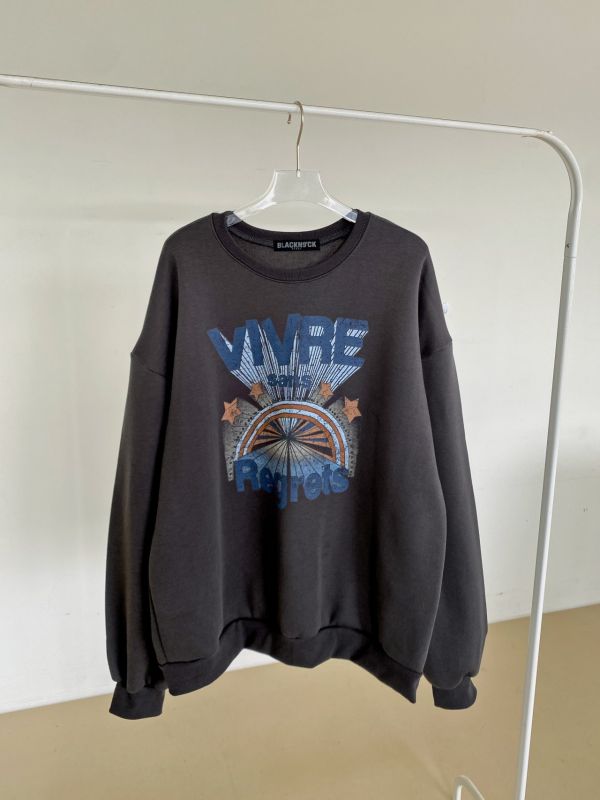 韓┃N9〃三色加絨VIVRE字母T┃F 韓系大學T, 女生加絨上衣, 法文字母衛衣, VIVRE SANS REGRETS, 寬鬆圓領T, 大陸製女裝, 韓系穿搭, 厚棉上衣, 女裝長袖T, 灰色大學T, 粉紫衛衣, 黑色上衣, 韓風上衣, 保暖衛衣, 秋冬上衣**