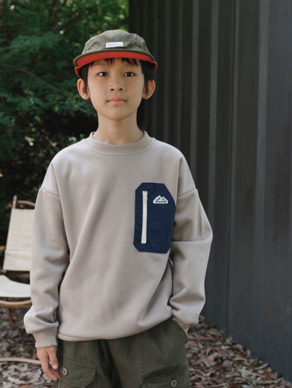 05110713┃猿寶家秋冬〃8079山系露營風印花撞色口袋加絨上衣┃110-170 童裝衛衣、露營印花上衣、山系童裝、厚款上衣、秋冬保暖、男童上衣、女童圓領衫、戶外穿搭、韓風童裝