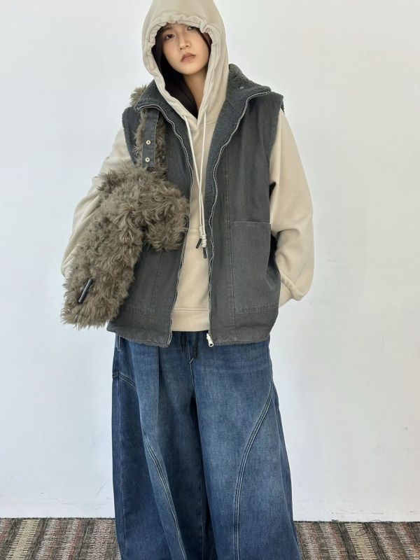 05111101┃秋冬〃三色兩面穿羊羔毛背心┃F 韓國風背心, 大陸製女裝, 羔羊毛背心, 拼接背心, 女生厚背心, 工裝風外套, 韓系無袖外搭, 保暖背心, 軍綠背心, 咖啡背心, 女裝冬季背心, 韓系穿搭, 立領外套, 厚實羊羔毛背心**