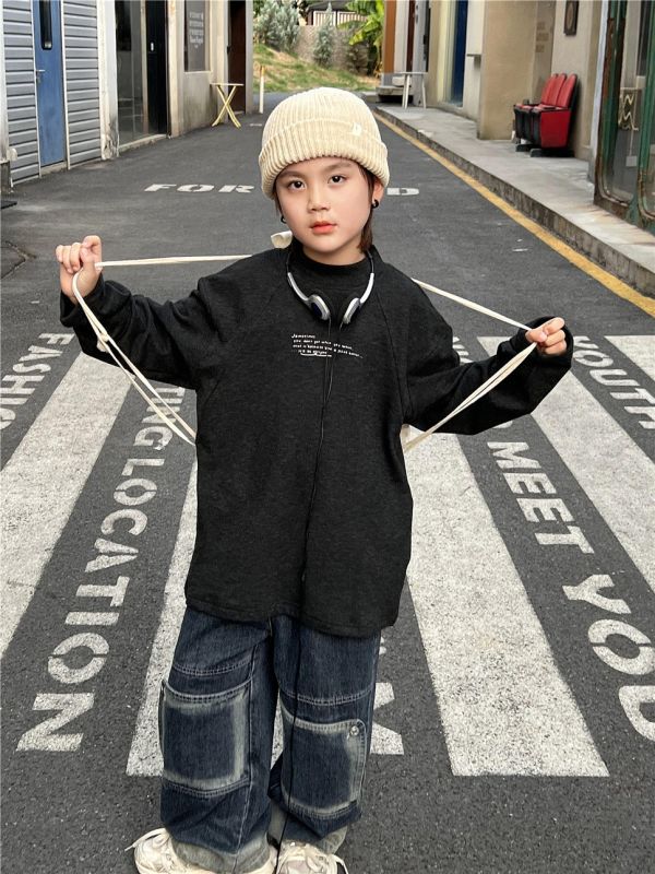 05110203┃SN〃8135三色薄絨半高領字母內搭T┃100-160 字母印花上衣, 歐美風童裝, 寬版落肩, 秋冬童裝, 潮童穿搭, 棉質長袖, 街頭風童裝, 100～160童裝, 情緒字句印花, 基本款衛衣