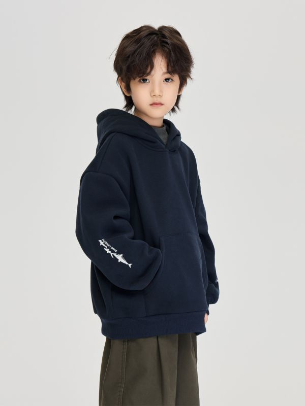 05110317┃TFYU秋冬〃兩色鯨魚印花加絨連帽T┃100-170 - 鯊魚插畫帽T
- 兒童刷毛上衣
- 秋冬童裝推薦
- 海洋主題童裝
- 100–170 尺寸童裝
- 男童女童帽T
- 親膚不扎布料
- 教育插畫童裝
- 韓系童趣風格