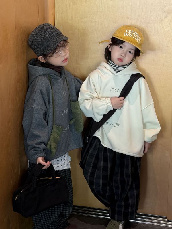 05112110｜HAHA家秋冬〃91658兩色加絨連帽T｜100-160 兒童加絨衛衣
童裝連帽上衣
加厚帽T
冬季保暖上衣
男童女童帽T
寬鬆版衛衣
印字帽T
韓版童裝