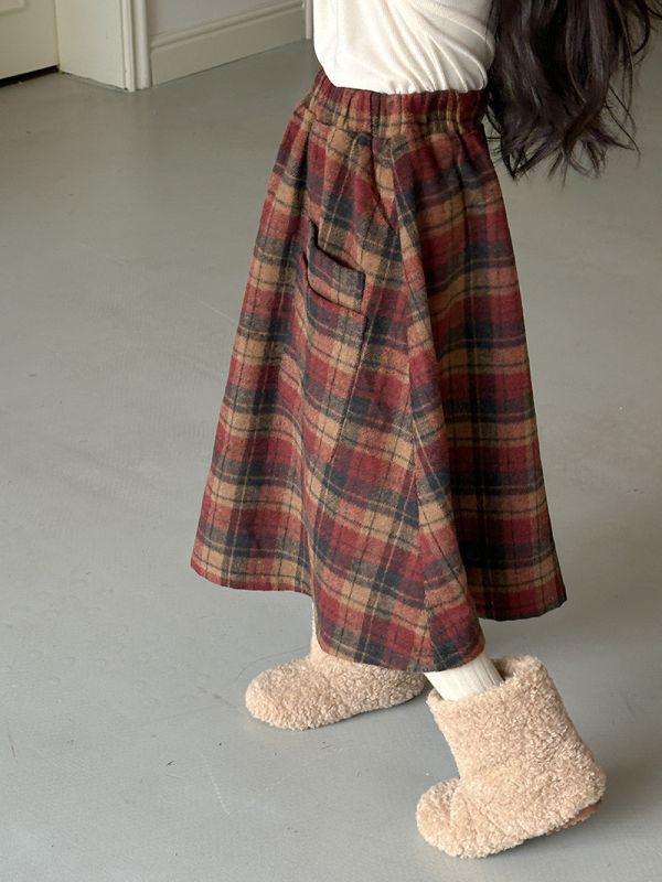 05111706｜TC家冬〃毛呢格子裙｜110-160 童裝格紋裙
女童長裙
毛呢裙
冬季長裙
厚款長裙
大童裙子
學院風裙子
女童冬裙
中長版裙
保暖長裙
110尺碼裙
120尺碼裙
130尺碼裙
140尺碼裙
150尺碼裙
160尺碼裙
格子毛呢裙
女孩冬季穿搭
童裝百搭裙
韓版童裝裙子