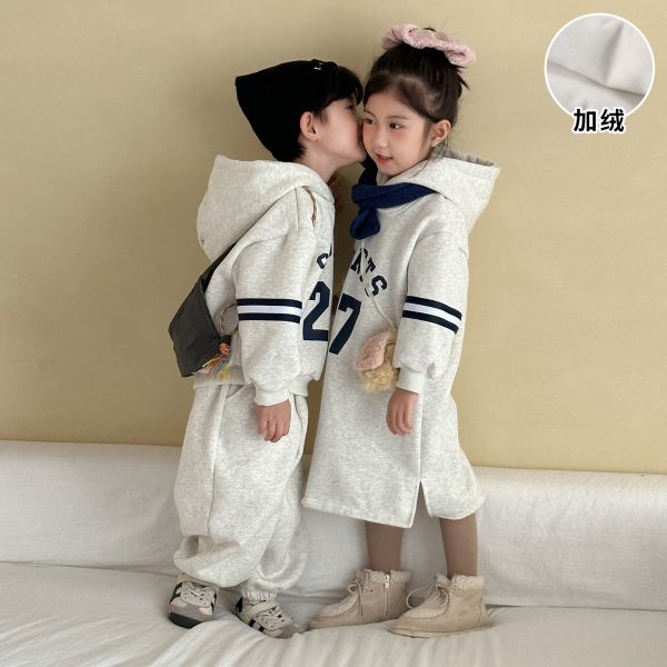 05111410┃兄妹家秋冬〃250640數字加絨連帽T/裙┃80-150 兒童加絨套裝

兒童連帽套裝

SPORTS字母童裝

男童加絨上衣褲子

女童加絨洋裝

兒童運動套裝

冬季童裝套裝

兒童加厚套裝

80-150童裝

兒童連帽衛衣

姐弟裝

兄妹裝