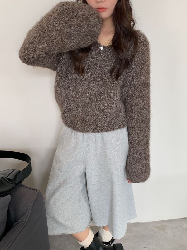 05112806｜秋冬〃213寬鬆微短版混色紗V領毛衣｜F V領毛衣、雜紋毛衣、針織上衣、短版毛衣、慵懶風、秋冬上衣、女生毛衣、213款