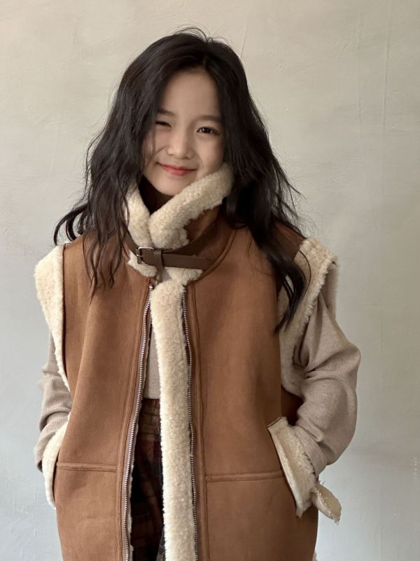 05111703｜TC家冬〃羊羔毛復古背心｜110-160 童裝背心
兒童背心
羊羔毛背心
保暖背心
加厚背心
女孩背心
男童背心
韓版背心
冬季背心
加絨背心
毛毛背心
仿皮毛一體
兒童外套
中大童背心
110-160童裝