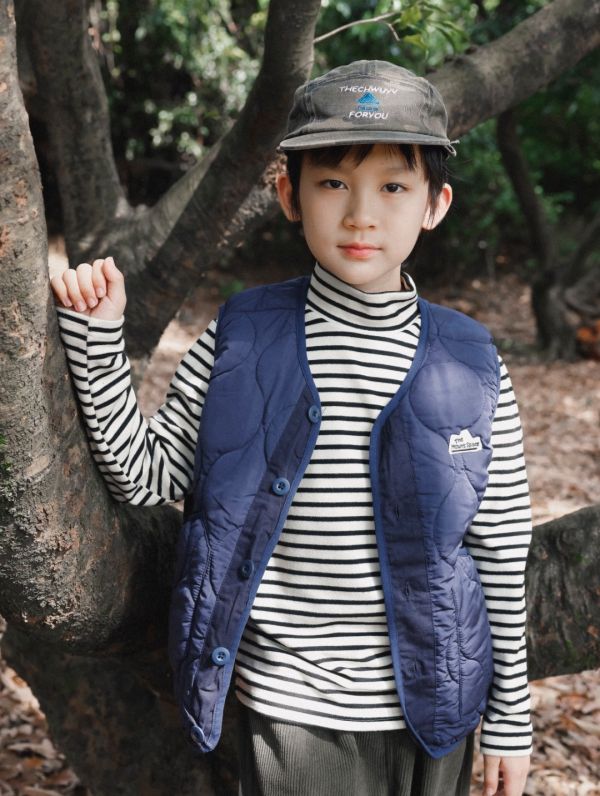 05121104｜秋冬〃6044兩色拼接夾棉背心｜110-170 兒童馬甲, 鋪棉背心, 山系背心, 立領背心, 保暖背心, 輕量馬甲, 純色背心, 秋冬童裝, 中大童背心, 戶外穿搭, TheMountSpace