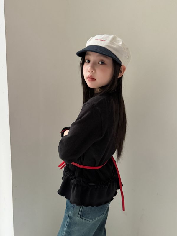 05113011｜CTONG秋冬〃兩色木耳邊下擺上衣｜120-160 女童上衣
荷葉邊上衣
打底衫童裝
長袖上衣
甜美穿搭
童裝女孩
秋冬童裝
顯瘦上衣
公主風童裝
120-160童裝