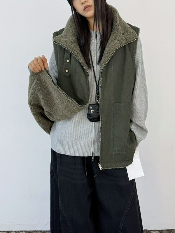 05111101┃秋冬〃三色兩面穿羊羔毛背心┃F 韓國風背心, 大陸製女裝, 羔羊毛背心, 拼接背心, 女生厚背心, 工裝風外套, 韓系無袖外搭, 保暖背心, 軍綠背心, 咖啡背心, 女裝冬季背心, 韓系穿搭, 立領外套, 厚實羊羔毛背心**