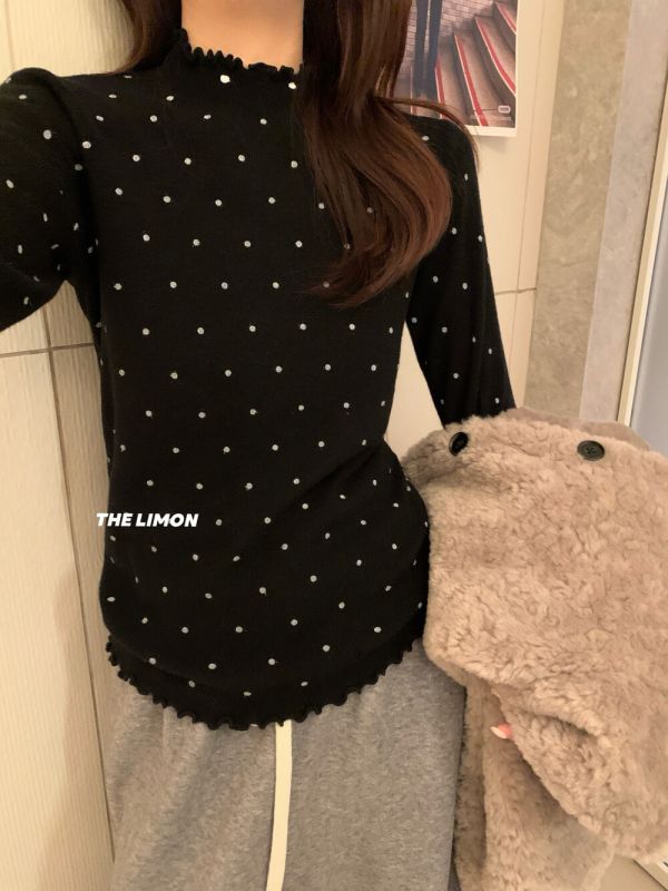 05110601┃LEMON〃8367波點雲感高彈木耳邊打底上衣 波點上衣、高領針織、打底上衣、天絲羊毛、韓系上衣、秋冬新款、木耳邊上衣、保暖內搭、甜美針織衫、長袖上衣