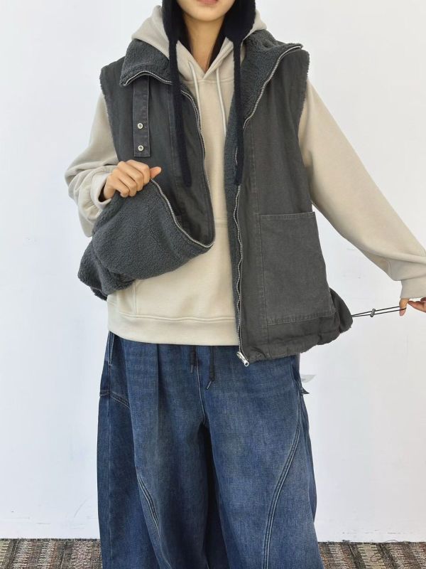 05111101┃秋冬〃三色兩面穿羊羔毛背心┃F 韓國風背心, 大陸製女裝, 羔羊毛背心, 拼接背心, 女生厚背心, 工裝風外套, 韓系無袖外搭, 保暖背心, 軍綠背心, 咖啡背心, 女裝冬季背心, 韓系穿搭, 立領外套, 厚實羊羔毛背心**