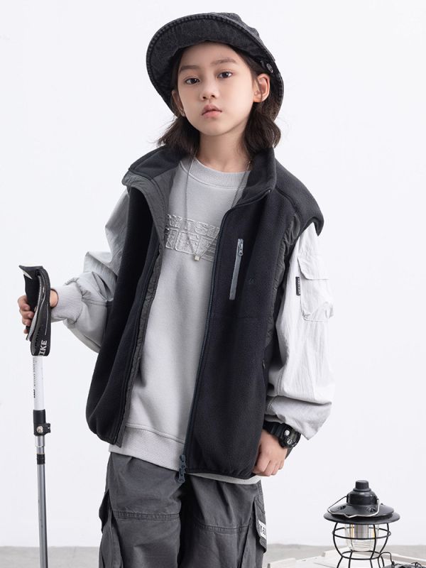 05111113┃TM家秋冬〃1803黑色搖粒絨背心┃120-170 童裝背心, 羊羔絨背心, 保暖馬甲, 大陸製童裝, 韓系童裝, 立領背心, 厚背心, 防風馬甲, 秋冬童裝, 雙層拼接背心, 男童女童外套, 黑色背心, 加厚保暖背心, 韓風童裝上衣, 秋冬保暖單品**