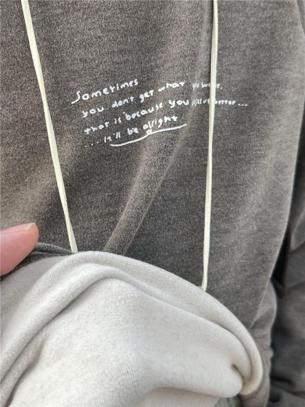 05110203┃SN〃8135三色薄絨半高領字母內搭T┃100-160 字母印花上衣, 歐美風童裝, 寬版落肩, 秋冬童裝, 潮童穿搭, 棉質長袖, 街頭風童裝, 100～160童裝, 情緒字句印花, 基本款衛衣