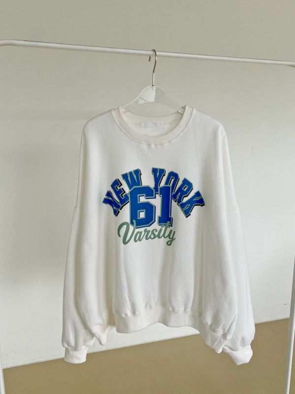 韓┃N9〃三色加絨數字61大學T┃F 韓國風大學T, 女生加絨上衣, NEW YORK衛衣, 字母印花上衣, 寬鬆圓領T, 韓系穿搭, 加厚衛衣, 女裝秋冬上衣, 奶白衛衣, 粉紫衛衣, 寶藍上衣, 韓系學院風, 大陸製女裝, 保暖長袖T, 女生寬鬆上衣