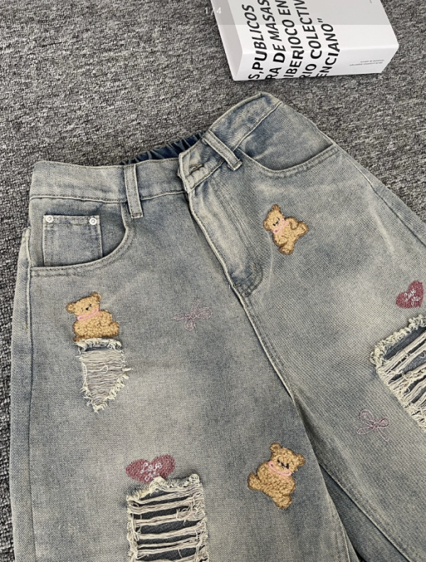 05080806┃秋〃水洗破洞小熊刺繡闊腿牛仔褲┃S-4XL┃250810結單 