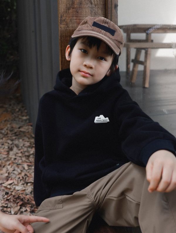 05110714┃猿寶家秋冬〃8084黑色山系印花加絨連帽T┃110-170 童裝帽T、山系童裝、印花帽T、露營上衣、秋冬童裝、保暖衛衣、男童帽T、女童帽T、機能風童裝、戶外穿搭