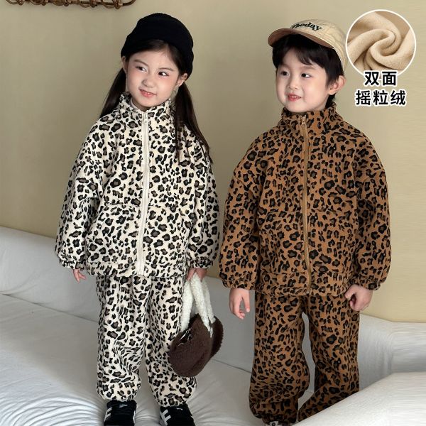 05111408┃兄妹家秋冬〃50683加絨豹紋套裝┃80-150 兒童搖粒絨套裝

豹紋童裝

冬季保暖套裝

兒童兩件套

男童搖粒絨

女童搖粒絨外套

兒童保暖外套

童裝冬季套裝

雙面搖粒絨

兒童豹紋外套褲子

80-150童裝

保暖童褲

兒童立領外套