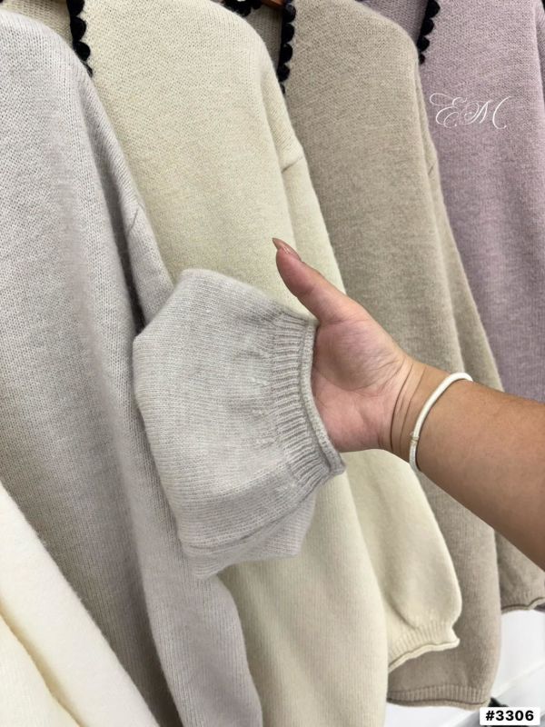 05121302｜秋冬〃3306小香風點綴感V領針織上衣｜F 日系針織
V領毛衣
氣質上衣
寬鬆針織衫
顯瘦毛衣
秋冬上衣
百搭針織
女裝毛衣
日系穿搭
溫柔風上衣