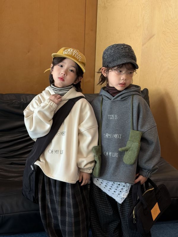 05112110｜HAHA家秋冬〃91658兩色加絨連帽T｜100-160 兒童加絨衛衣
童裝連帽上衣
加厚帽T
冬季保暖上衣
男童女童帽T
寬鬆版衛衣
印字帽T
韓版童裝