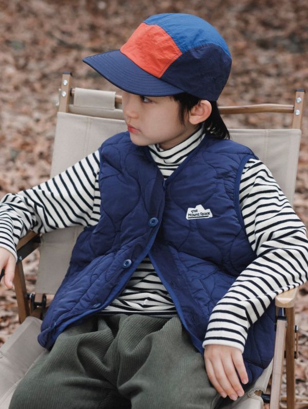 05121104｜秋冬〃6044兩色拼接夾棉背心｜110-170 兒童馬甲, 鋪棉背心, 山系背心, 立領背心, 保暖背心, 輕量馬甲, 純色背心, 秋冬童裝, 中大童背心, 戶外穿搭, TheMountSpace