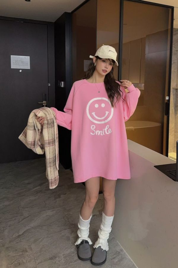 05112205｜秋冬〃1120笑臉毛巾繡長版大學T｜F 微笑上衣, 毛巾刺繡上衣, 長版上衣, 衛衣洋裝, 寬鬆上衣, 可愛女裝, 五色上衣, 秋冬上衣, 笑臉上衣, 休閒上衣, 棉質長版