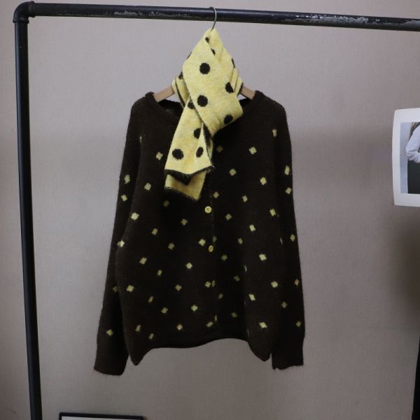 05110405┃秋冬〃四色點點針織開衫圍巾 - 女裝針織毛衣
- 圓點毛衣套組
- 秋冬女裝推薦
- 質感圍巾搭配
- 韓系通勤穿搭
- 親膚不扎針織衫
- 毛衣圍巾組合
- 簡約風格女裝
- 冬季層次穿搭