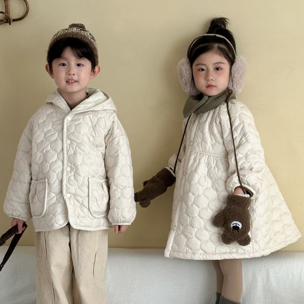 05111409┃兄妹家秋冬〃250635加絨夾棉外套┃80-150 兒童棉花糖外套

兒童絎縫外套

冬季童外套

奶油色童裝

兒童蓬蓬洋裝

女童蓬裙洋裝

男童外套

姐弟裝

兄妹裝

80-150童裝

兒童保暖外套

寶寶外套

壓紋外套童裝